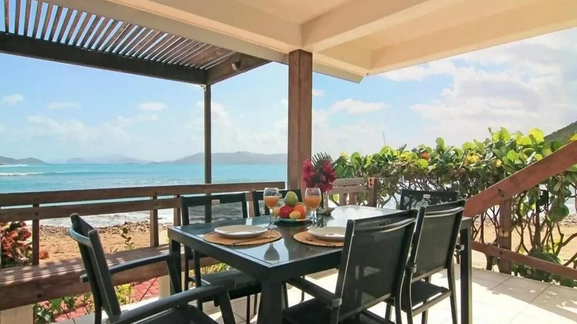 Beachfront Condo Just Steps From The Sand Nazareth Appartamento
